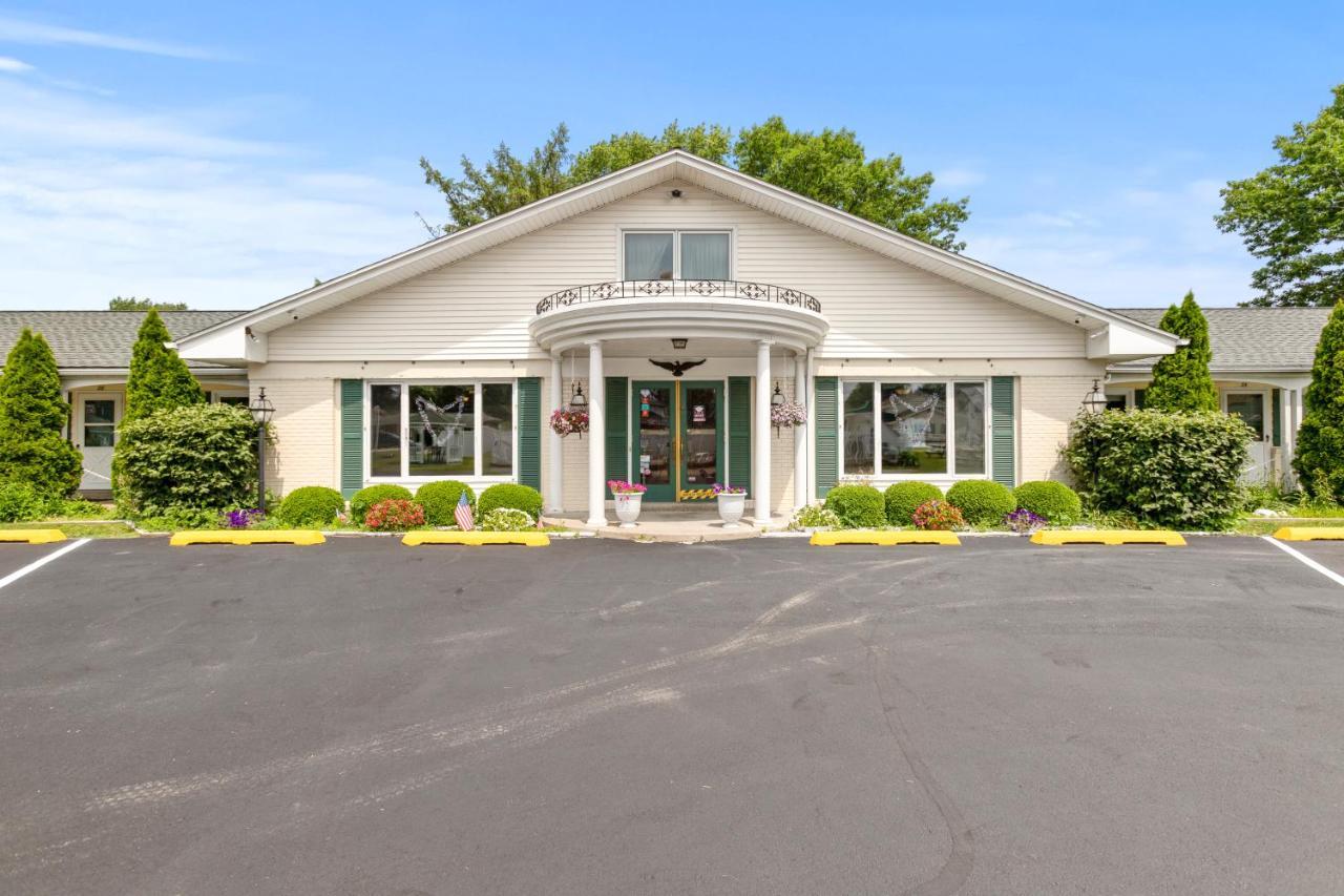 Glass House Inn Erie Near I-90 & I-79 Exterior photo