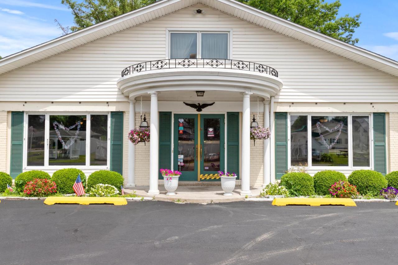 Glass House Inn Erie Near I-90 & I-79 Exterior photo