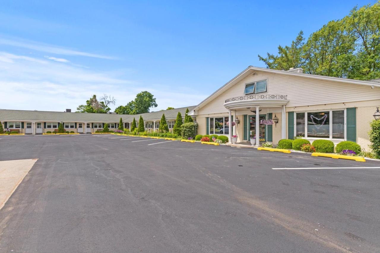 Glass House Inn Erie Near I-90 & I-79 Exterior photo