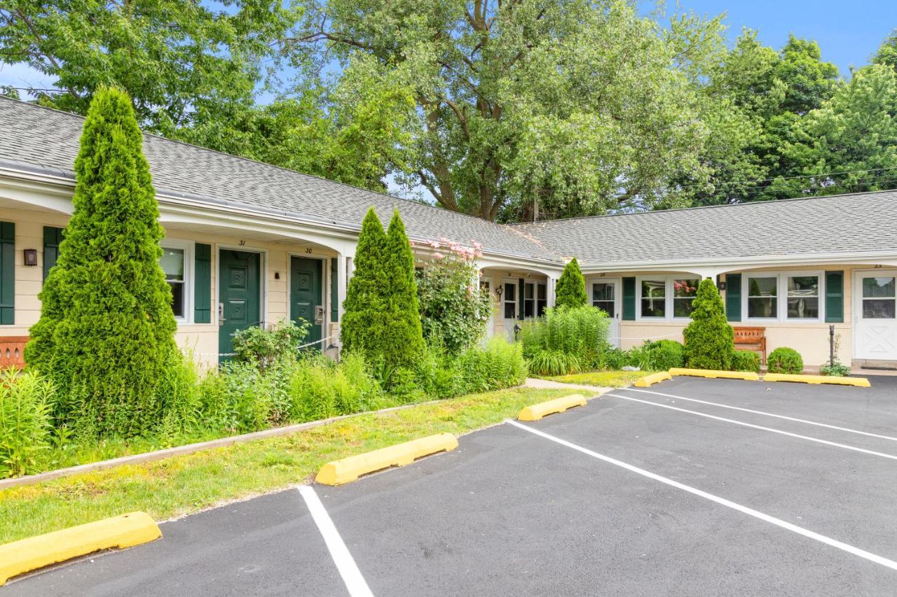 Glass House Inn Erie Near I-90 & I-79 Exterior photo