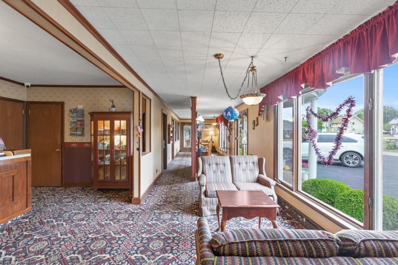 Glass House Inn Erie Near I-90 & I-79 Exterior photo
