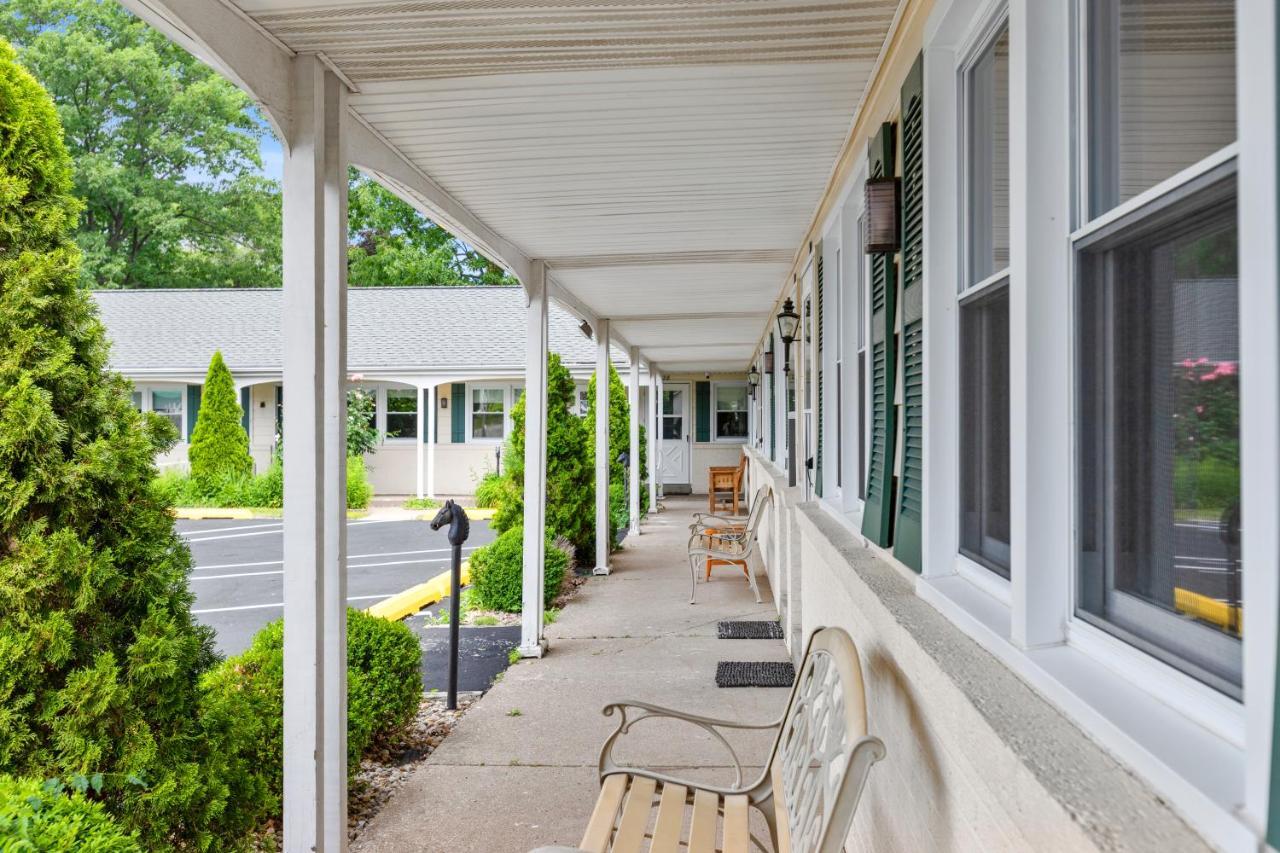 Glass House Inn Erie Near I-90 & I-79 Exterior photo