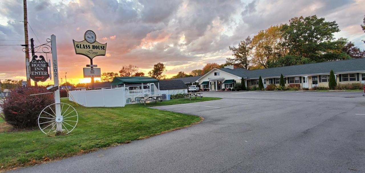 Glass House Inn Erie Near I-90 & I-79 Exterior photo
